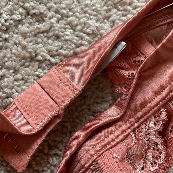 Victoria’s Secret garter belt - Picture 4 of 4